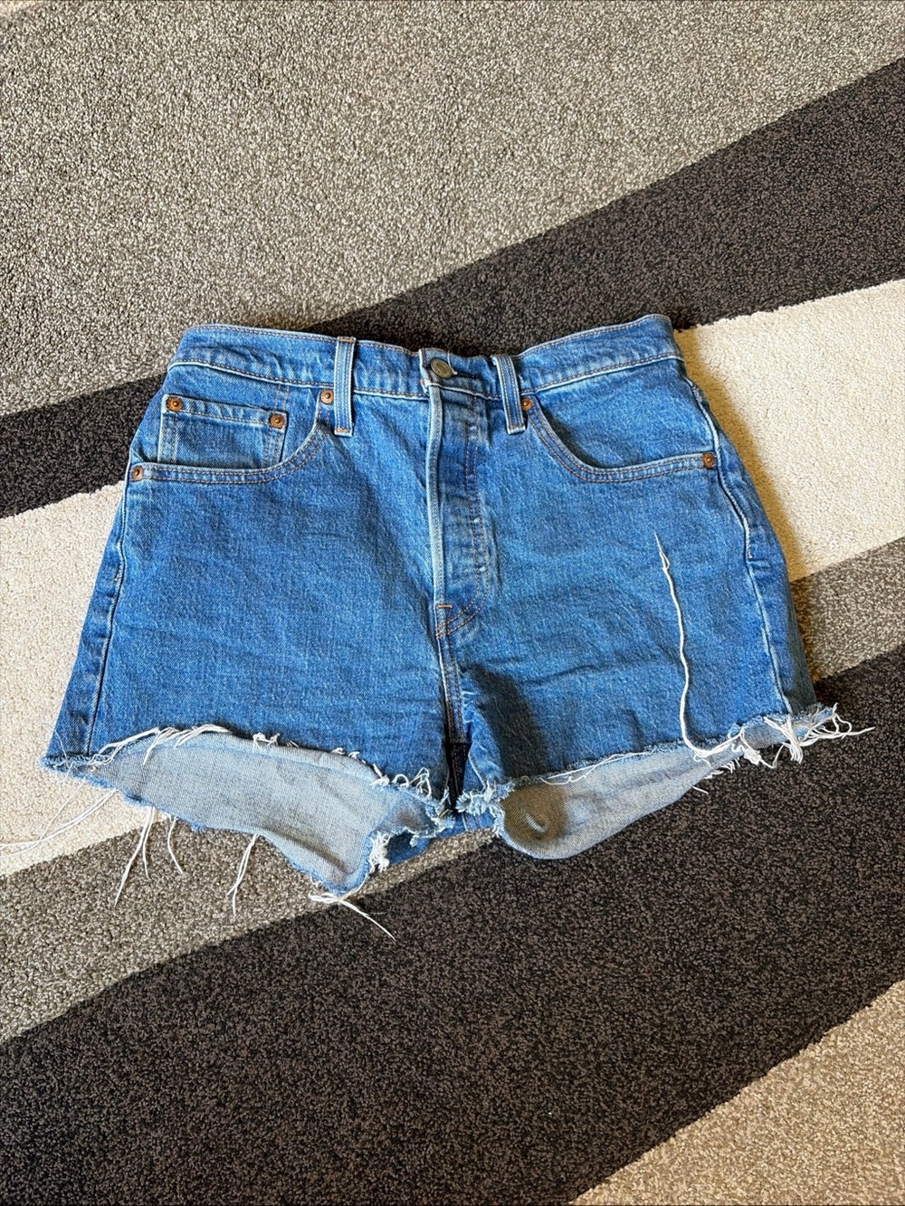 Levi's 501 Cuffed Shorts Blue Classic Medium Wash Button Fly 28 Stretch